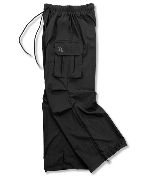 DAMISH(ダミシュ)の「マットグロスパラシュートカーゴパンツ_ブラック(スウェットパンツ・レディース・ブラック・FREE)」の2枚目の写真