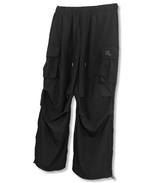 DAMISH(ダミシュ)の「マットグロスパラシュートカーゴパンツ_ブラック(スウェットパンツ・レディース・ブラック・FREE)」の5枚目の写真