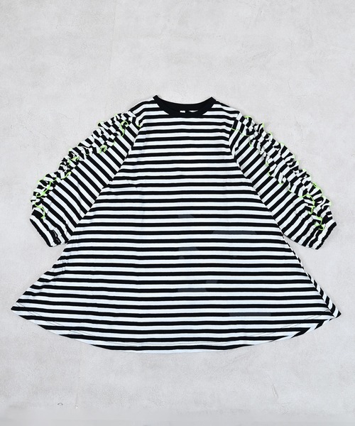 MARKEY'S(マーキーズ)の「フリルスリーブボーダーワンピース(ワンピース・キッズ・ブラック系その他/イエロー系その他/レッド系その他・90/150/140/130/120/110/100)」の2枚目の写真