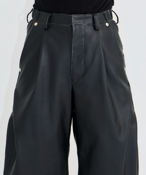 CONZ（コンズ）の「CURVED LEG TROUSERS FAUX LEATHER（スラックス・メンズ・ブラック・1/3/2）」の6枚目の写真