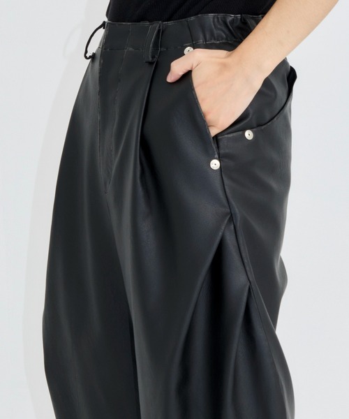 CONZ（コンズ）の「CURVED LEG TROUSERS FAUX LEATHER（スラックス・メンズ・ブラック・1/3/2）」の7枚目の写真