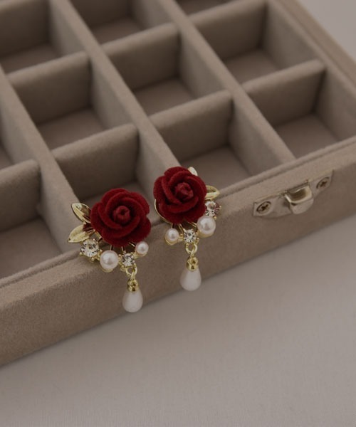 VIBGYOR Women（ヴィブジョー　ウィメン）の「【resonance】カメリアモチーフ パール ピアス（ピアス（両耳用）・レディース・ワイン系1/ワイン系2・FREE）」の7枚目の写真