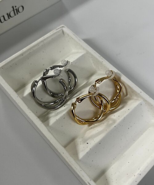 GOLDY（ゴールディ）の「〈GOLDY/ゴールディ〉ツイストフープイヤリング（イヤリング・レディース・シルバー/ゴールド・FREE）」の5枚目の写真
