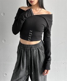 【LVEU.】フロントホックデザインオフショルトップス / トップス ニット 長袖 オフショル オフショルダー コルセット風 クロップド ショート ブラック モード