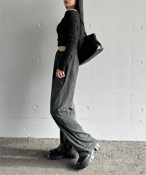 LVEU.（ラブユ.）の「【LVEU.】フロントホックデザインオフショルトップス / トップス ニット 長袖 オフショル オフショルダー コルセット風 クロップド ショート ブラック モード（Tシャツ/カットソー・レディース・ブラック・FREE）」の13枚目の写真