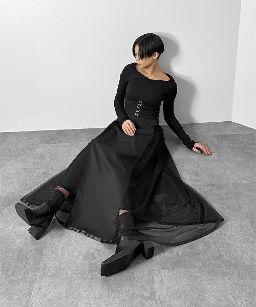 LVEU.（ラブユ.）の「【LVEU.】フロントホックデザインオフショルトップス / トップス ニット 長袖 オフショル オフショルダー コルセット風 クロップド ショート ブラック モード（Tシャツ/カットソー・レディース・ブラック・FREE）」の20枚目の写真