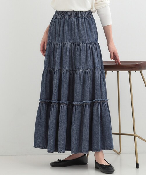 SHOO・LA・RUE（シューラルー）の「【ライトオンスデニム/S-LL】女性らしさをプラスする ティアードデニムロングスカート（デニムスカート・レディース・ブルー系その他/ライトブルー/ブラック・02/01/04/03）」の3枚目の写真