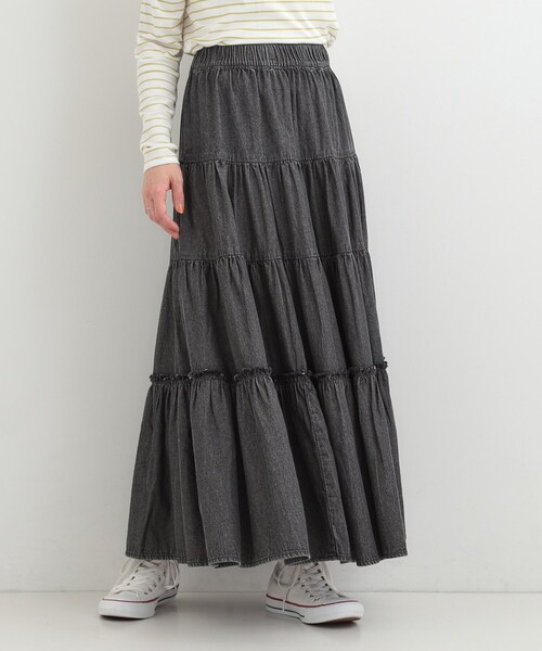 SHOO・LA・RUE（シューラルー）の「【ライトオンスデニム/S-LL】女性らしさをプラスする ティアードデニムロングスカート（デニムスカート・レディース・ブルー系その他/ライトブルー/ブラック・02/01/04/03）」の4枚目の写真
