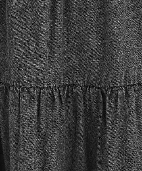 SHOO・LA・RUE（シューラルー）の「【ライトオンスデニム/S-LL】女性らしさをプラスする ティアードデニムロングスカート（デニムスカート・レディース・ブルー系その他/ライトブルー/ブラック・02/01/04/03）」の7枚目の写真