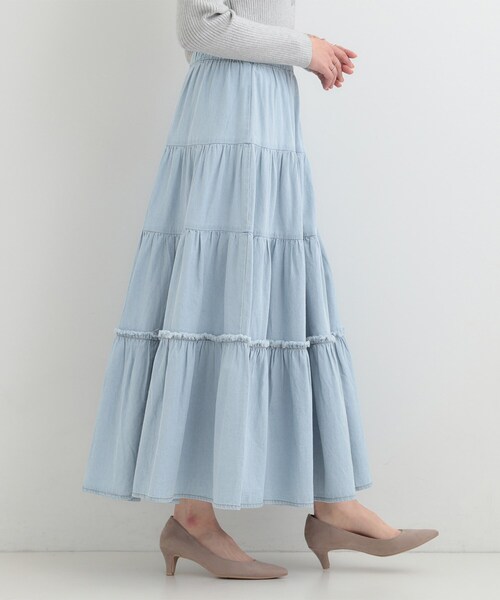 SHOO・LA・RUE（シューラルー）の「【ライトオンスデニム/S-LL】女性らしさをプラスする ティアードデニムロングスカート（デニムスカート・レディース・ブルー系その他/ライトブルー/ブラック・02/01/04/03）」の9枚目の写真