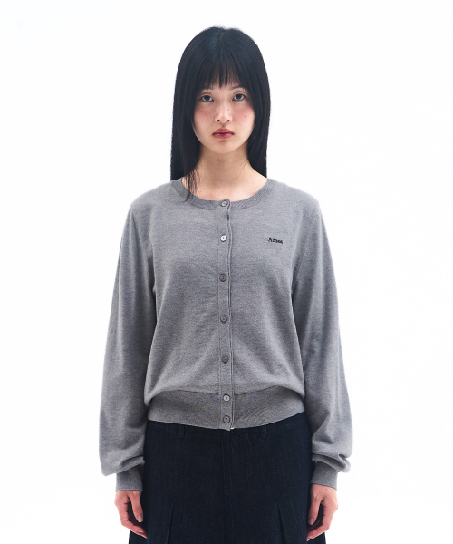 AMESWORLDWIDE(アメスワールドワイド)の「BASIC ROUND NECK CARDIGAN GREY(カーディガン/ボレロ・レディース・その他・FREE)」の3枚目の写真