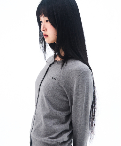AMESWORLDWIDE(アメスワールドワイド)の「BASIC ROUND NECK CARDIGAN GREY(カーディガン/ボレロ・レディース・その他・FREE)」の6枚目の写真