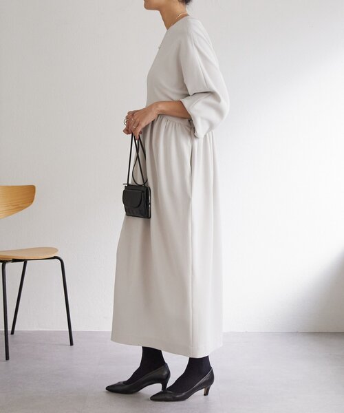 LIVETART（リヴェタート）の「《LIVETART》ギャザーコクーンワンピース（ワンピース・レディース・ベージュ・FREE）」の3枚目の写真