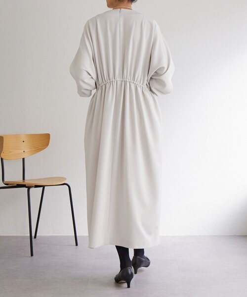 LIVETART（リヴェタート）の「《LIVETART》ギャザーコクーンワンピース（ワンピース・レディース・ベージュ・FREE）」の4枚目の写真