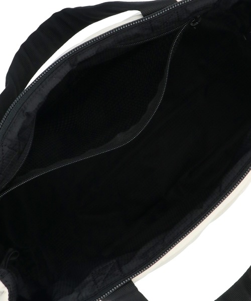 THE NORTH FACE（ザノースフェイス）の「THE NORTH FACE Geoface Box Tote ザ ノースフェイス ジオフェイスボックストート（トートバッグ・メンズ・ブラック/アイボリー・FREE）」の4枚目の写真