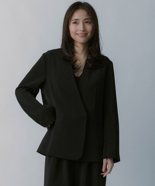 AJUGA.（アジュガ）の「2WAYスリーブ イージーノーカラージャケット【セレモニー/オケージョン】（ノーカラージャケット・レディース・ブラック/ネイビー・M/S）」の2枚目の写真