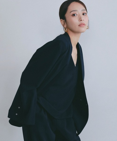 AJUGA.（アジュガ）の「2WAYスリーブ イージーノーカラージャケット【セレモニー/オケージョン】（ノーカラージャケット・レディース・ブラック/ネイビー・M/S）」の6枚目の写真