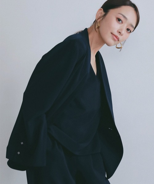 AJUGA.（アジュガ）の「2WAYスリーブ イージーノーカラージャケット【セレモニー/オケージョン】（ノーカラージャケット・レディース・ブラック/ネイビー・M/S）」の4枚目の写真