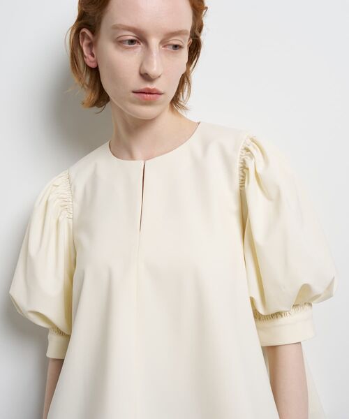 LANVIN en Bleu（ランバンオンブルー）の「ポリエステルツイルギャザースリー ブブラウス（シャツ/ブラウス・レディース・ブラック/オフホワイト/ネイビー・38）」の2枚目の写真