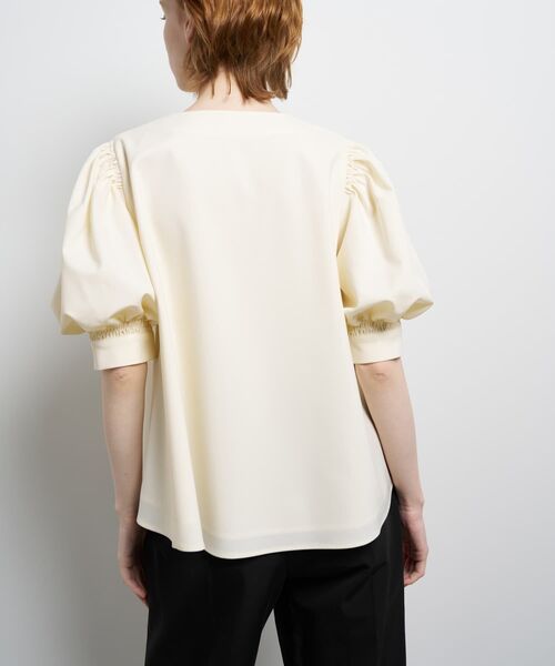 LANVIN en Bleu（ランバンオンブルー）の「ポリエステルツイルギャザースリー ブブラウス（シャツ/ブラウス・レディース・ブラック/オフホワイト/ネイビー・38）」の17枚目の写真