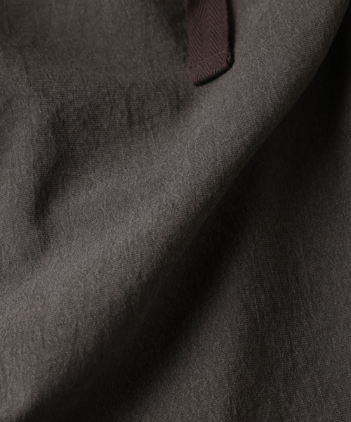 JOURNAL STANDARD（ジャーナルスタンダード）の「リランチェ ピグメント オーバー パンツ（スラックス・メンズ・ブラック/カーキ/グレー/ブラウン・SMALL/MEDIUM/LARGE）」の7枚目の写真