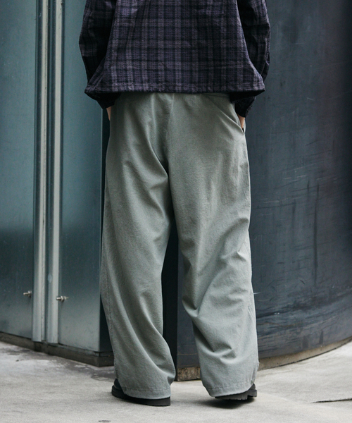 JOURNAL STANDARD（ジャーナルスタンダード）の「リランチェ ピグメント オーバー パンツ（スラックス・メンズ・ブラック/カーキ/グレー/ブラウン・SMALL/MEDIUM/LARGE）」の6枚目の写真