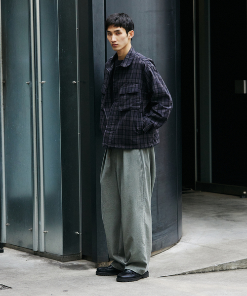 JOURNAL STANDARD（ジャーナルスタンダード）の「リランチェ ピグメント オーバー パンツ（スラックス・メンズ・ブラック/カーキ/グレー/ブラウン・SMALL/MEDIUM/LARGE）」の9枚目の写真