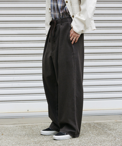 JOURNAL STANDARD（ジャーナルスタンダード）の「リランチェ ピグメント オーバー パンツ（スラックス・メンズ・ブラック/カーキ/グレー/ブラウン・SMALL/MEDIUM/LARGE）」の13枚目の写真