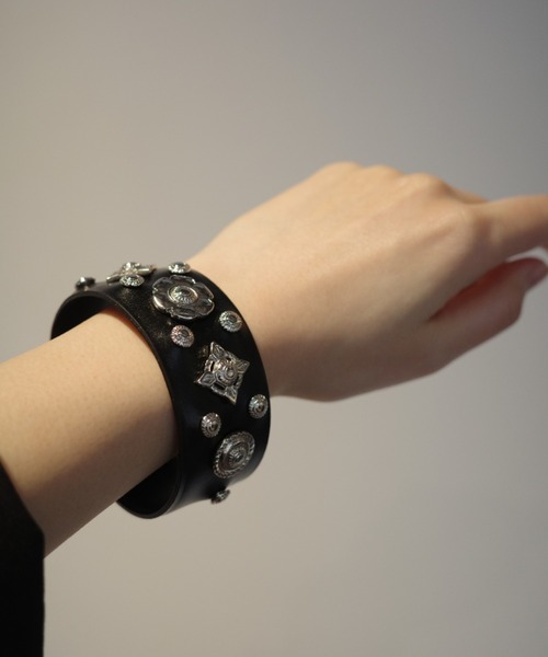 TOGA TOO Leather roll bangle（ブレスレット）｜TOGA TOO（トーガトゥ