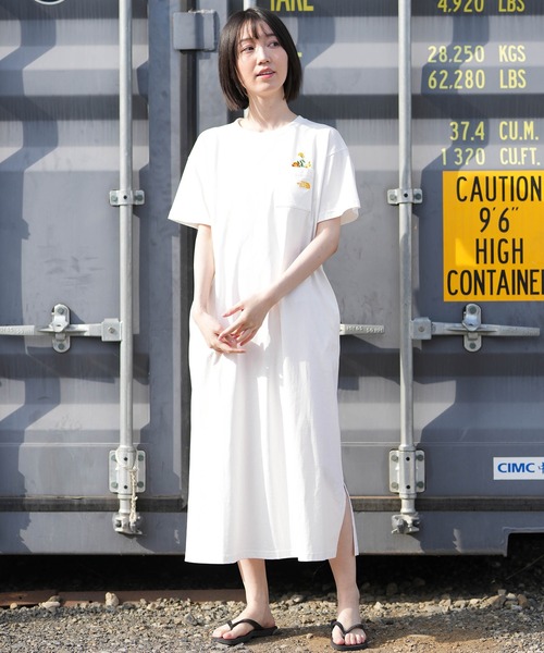 THE NORTH FACE(ザノースフェイス)の「THE NORTH FACE/ザ・ノース・フェイス ワンピース S/S FD Flower Logo Onepiece Crew NTW32632(ワンピース・レディース・スモークグレー/オフホワイト/ブラック・L/M/S/XL)」の4枚目の写真