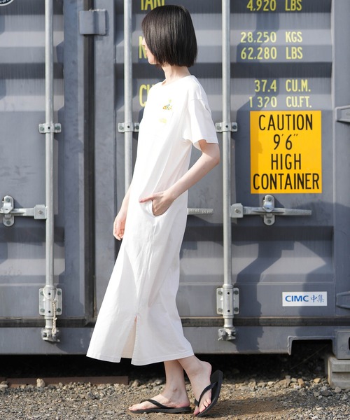 THE NORTH FACE(ザノースフェイス)の「THE NORTH FACE/ザ・ノース・フェイス ワンピース S/S FD Flower Logo Onepiece Crew NTW32632(ワンピース・レディース・スモークグレー/オフホワイト/ブラック・L/M/S/XL)」の7枚目の写真