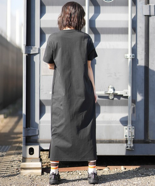 THE NORTH FACE(ザノースフェイス)の「THE NORTH FACE/ザ・ノース・フェイス ワンピース S/S FD Flower Logo Onepiece Crew NTW32632(ワンピース・レディース・スモークグレー/オフホワイト/ブラック・L/M/S/XL)」の14枚目の写真