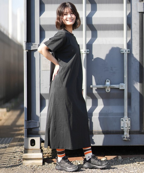 THE NORTH FACE(ザノースフェイス)の「THE NORTH FACE/ザ・ノース・フェイス ワンピース S/S FD Flower Logo Onepiece Crew NTW32632(ワンピース・レディース・スモークグレー/オフホワイト/ブラック・L/M/S/XL)」の15枚目の写真