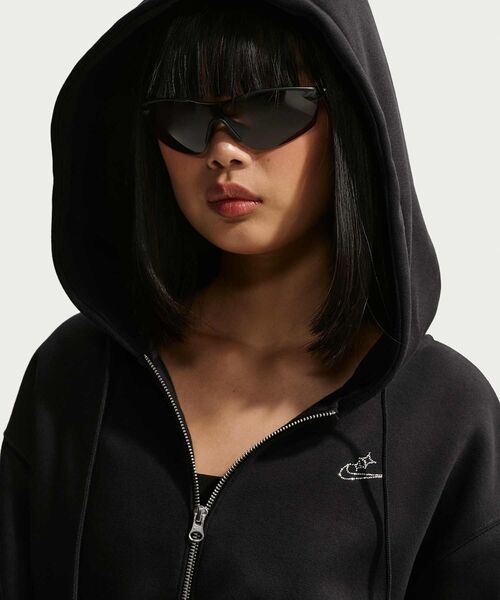 NIKE（ナイキ）の「ナイキ スポーツウェア フェニックス フリース ウィメンズ ルーズ クロップド フルジップ パーカー / Nike Sportswear Phoenix Fleece Women's Loose Cropped Full-Zip Hoodie IQ1256-010 Black（パーカー・レディース・ブラック・XL/L/M/S/XS）」の3枚目の写真