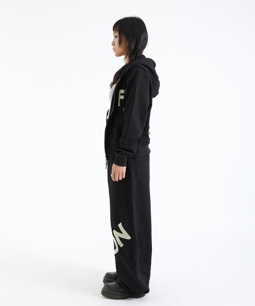 FTW（エフティダブリュー）の「VELOUR PATCH ZIP HOODIE（パーカー・レディース・ブラック/グレー・SMALL/MEDIUM/LARGE）」の5枚目の写真