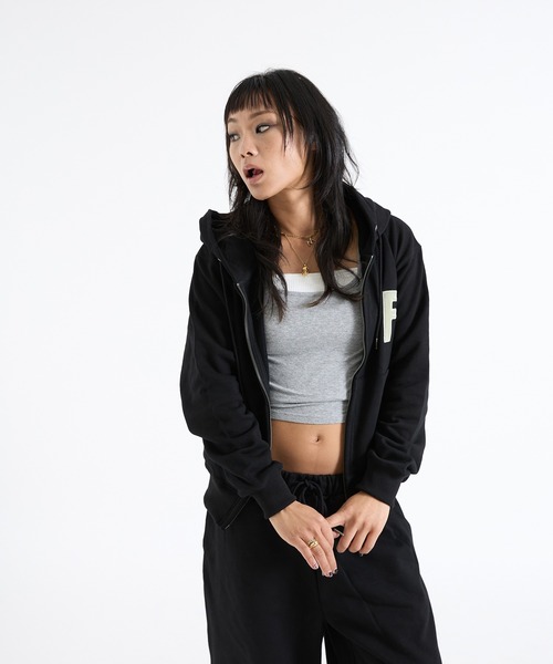 FTW（エフティダブリュー）の「VELOUR PATCH ZIP HOODIE（パーカー・レディース・ブラック/グレー・SMALL/MEDIUM/LARGE）」の8枚目の写真