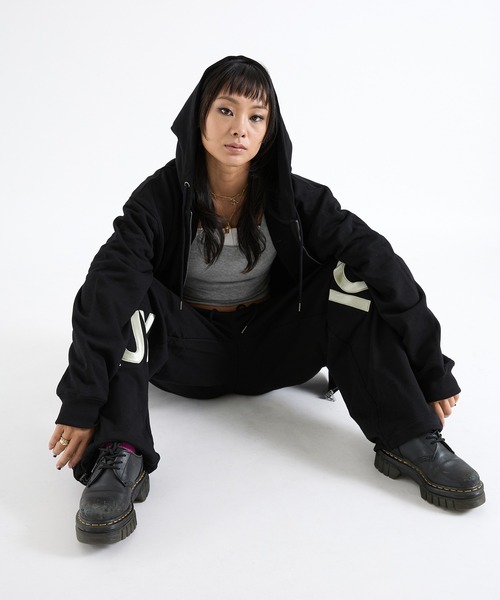 FTW（エフティダブリュー）の「VELOUR PATCH ZIP HOODIE（パーカー・レディース・ブラック/グレー・SMALL/MEDIUM/LARGE）」の20枚目の写真