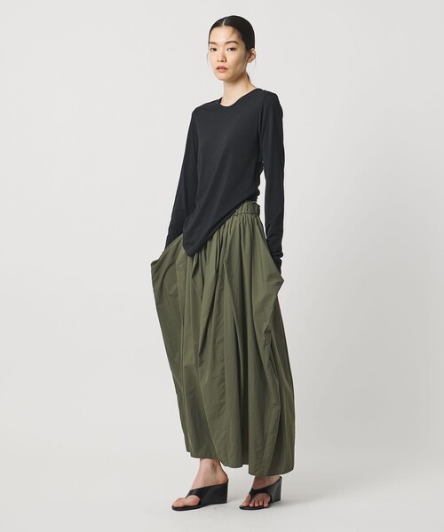 AEWEN MATOPH（イウエン マトフ）の「＜AEWEN MATOPH＞ナイロンタックコクーンスカート ‐ ウォッシャブル ‐（スカート・レディース・ブラック/オリーブ・36/38）」の4枚目の写真