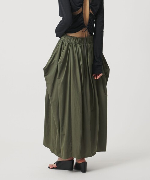 AEWEN MATOPH（イウエン マトフ）の「＜AEWEN MATOPH＞ナイロンタックコクーンスカート ‐ ウォッシャブル ‐（スカート・レディース・ブラック/オリーブ・36/38）」の10枚目の写真