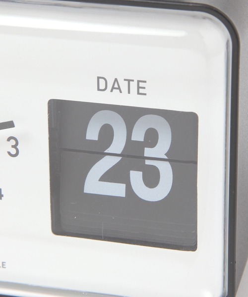 LAKOLE（ラコレ）の「バタバタ時を刻むフリップカレンダー付卓上時計 / 639869（置時計・レディース・ブラック・FREE）」の7枚目の写真