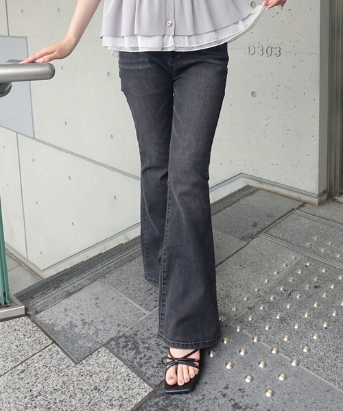 INGNI SOELA（イングソエラ）の「【INGNI　SOELA】美脚ストレッチフレアデニムパンツ／WEB限定（デニムパンツ・レディース・ブルー/インディゴブルー/ブラック・S/M）」の2枚目の写真
