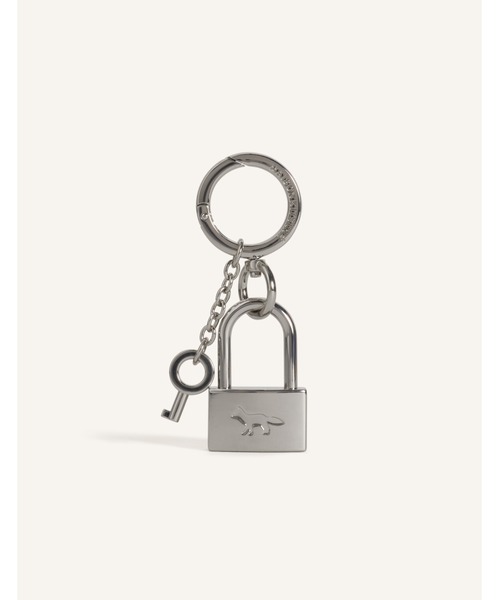 Maison Kitsune(メゾンキツネ)の「PADLOCK CHARM(チャーム・メンズ・シルバー・U)」の1枚目の写真
