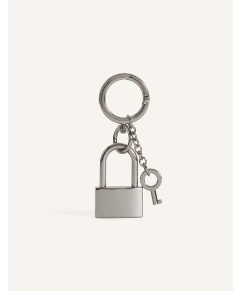 Maison Kitsune(メゾンキツネ)の「PADLOCK CHARM(チャーム・メンズ・シルバー・U)」の2枚目の写真