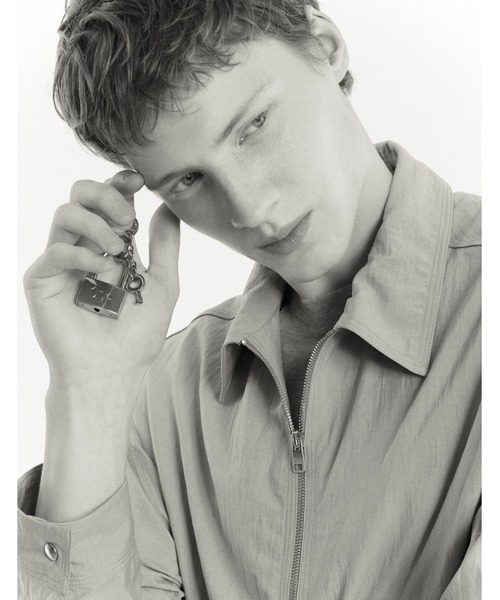 Maison Kitsune(メゾンキツネ)の「PADLOCK CHARM(チャーム・メンズ・シルバー・U)」の6枚目の写真