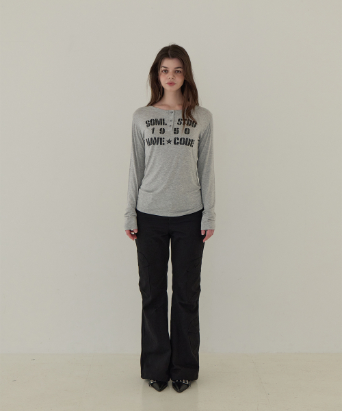 5OML(オーオーエムエル)の「ヘンリーネックボタンロングスリーブ(メランジグレー)(Tシャツ/カットソー・レディース・グレー・FREE)」の2枚目の写真