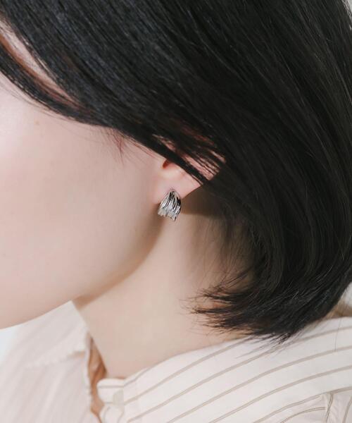 SMELLY（スメリー）の「ステンレスウェーブメタルピアス（ピアス（両耳用）・レディース・シルバー/ゴールド・-）」の3枚目の写真