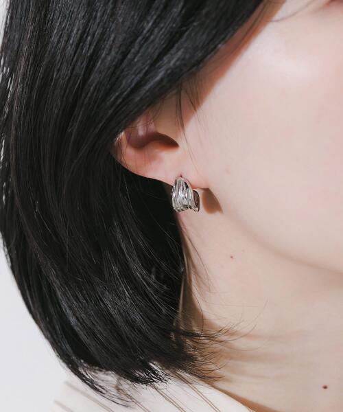 SMELLY（スメリー）の「ステンレスウェーブメタルピアス（ピアス（両耳用）・レディース・シルバー/ゴールド・-）」の5枚目の写真