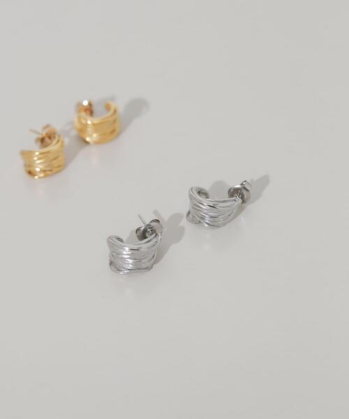 SMELLY（スメリー）の「ステンレスウェーブメタルピアス（ピアス（両耳用）・レディース・シルバー/ゴールド・-）」の6枚目の写真