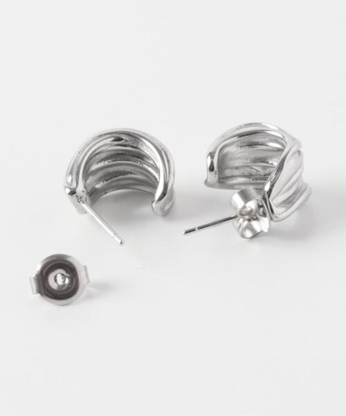 SMELLY（スメリー）の「ステンレスウェーブメタルピアス（ピアス（両耳用）・レディース・シルバー/ゴールド・-）」の7枚目の写真