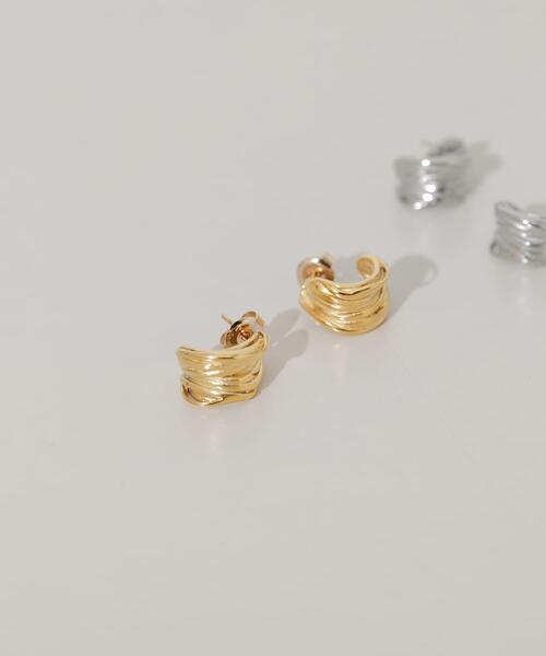 SMELLY（スメリー）の「ステンレスウェーブメタルピアス（ピアス（両耳用）・レディース・シルバー/ゴールド・-）」の8枚目の写真